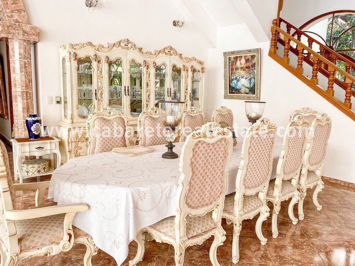 Salle à manger dans une luxueuse villa en bord de mer Cabarete Real Estate