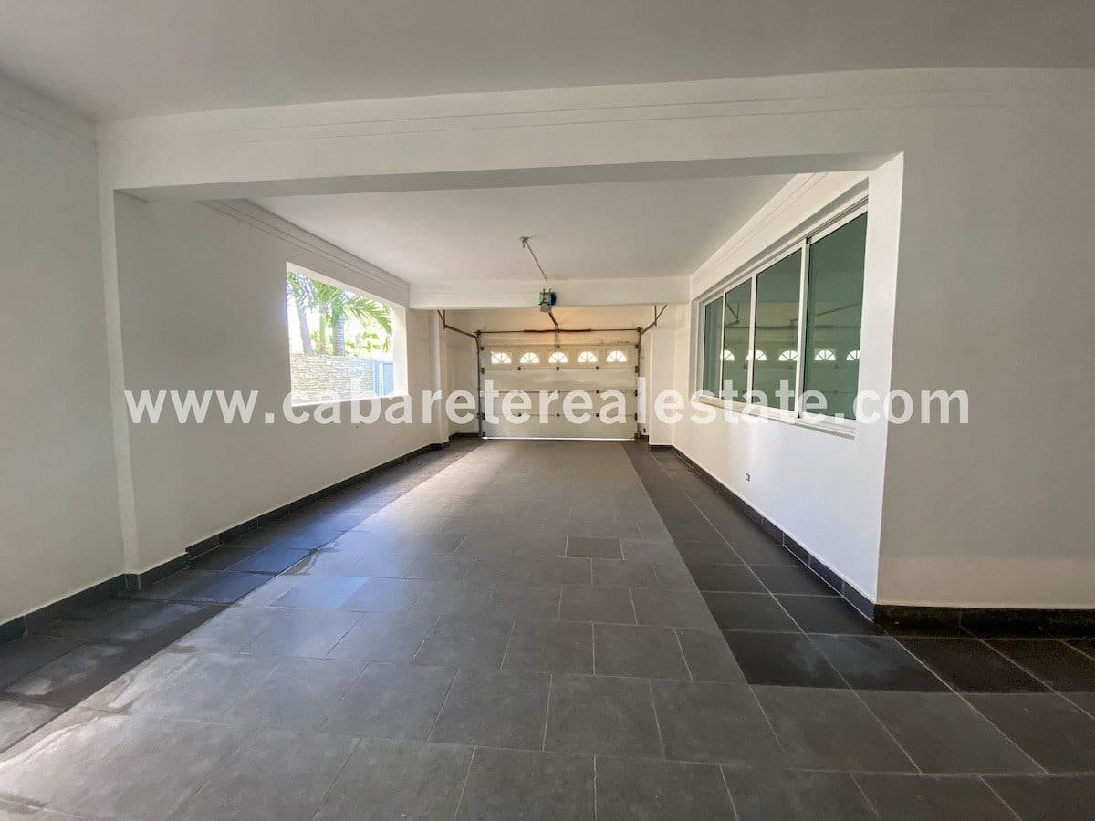 2 Autogarage in Traumhaus am Strand Cabarete Real Estate
