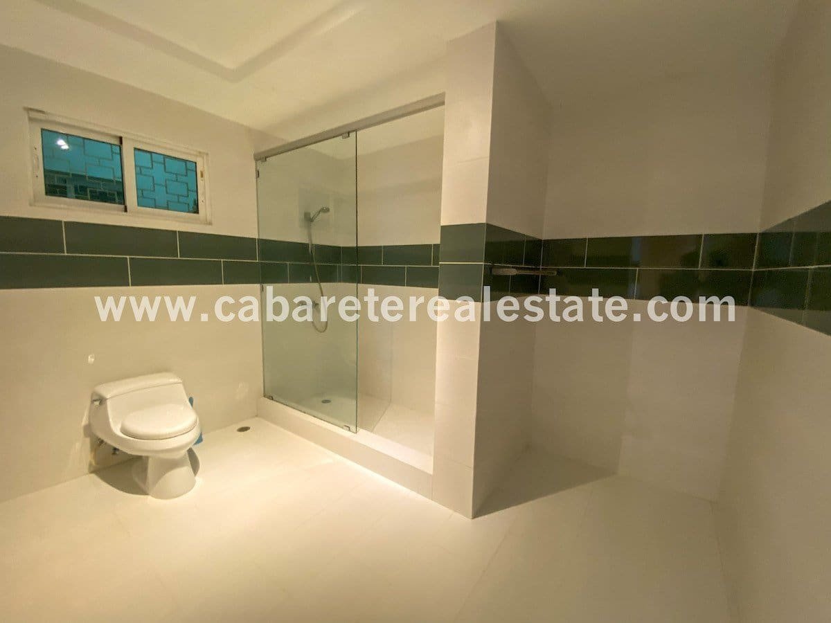 Übergroßes Badezimmer im Haus am Strand Cabarete Immobilien Dominikanische Republik