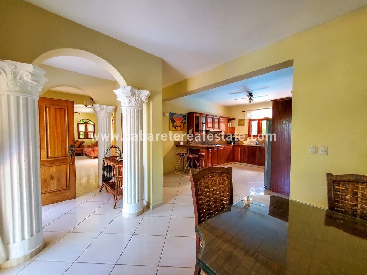 Villa mit 4 Schlafzimmern am Strand in Cabarete Essküche 1