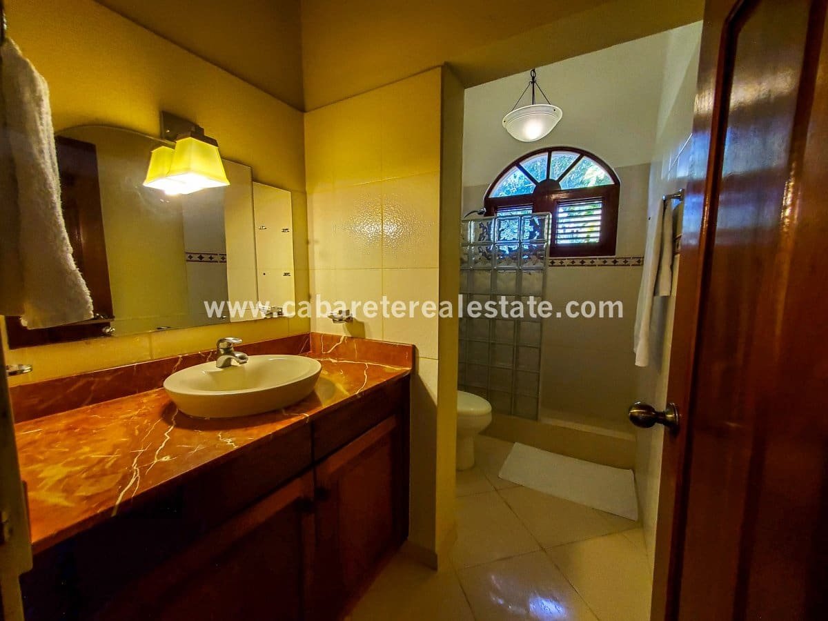 4 Schlafzimmer Villa am Strand in Cabarete viertes Schlafzimmer Bad 1
