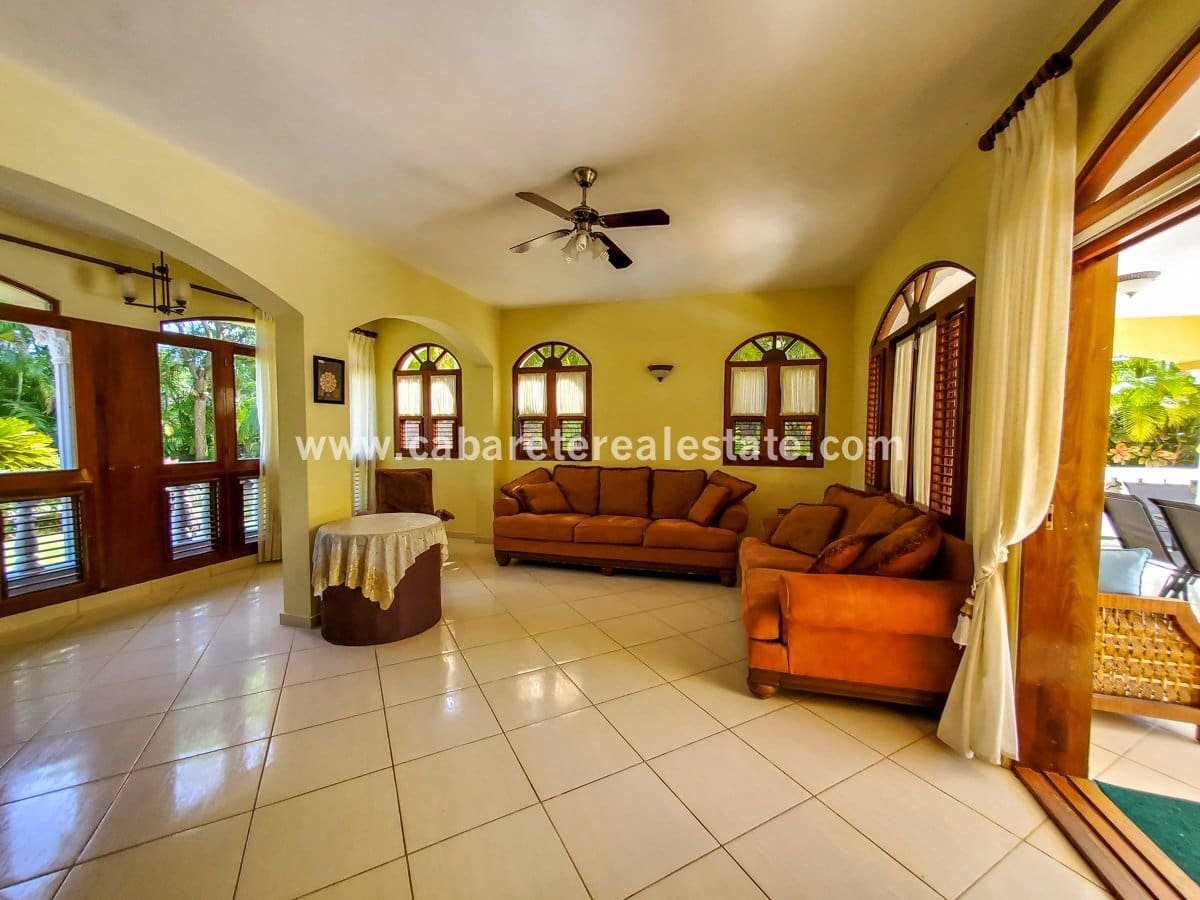 4 Schlafzimmer Villa am Strand in Cabarete Wohnzimmer 1
