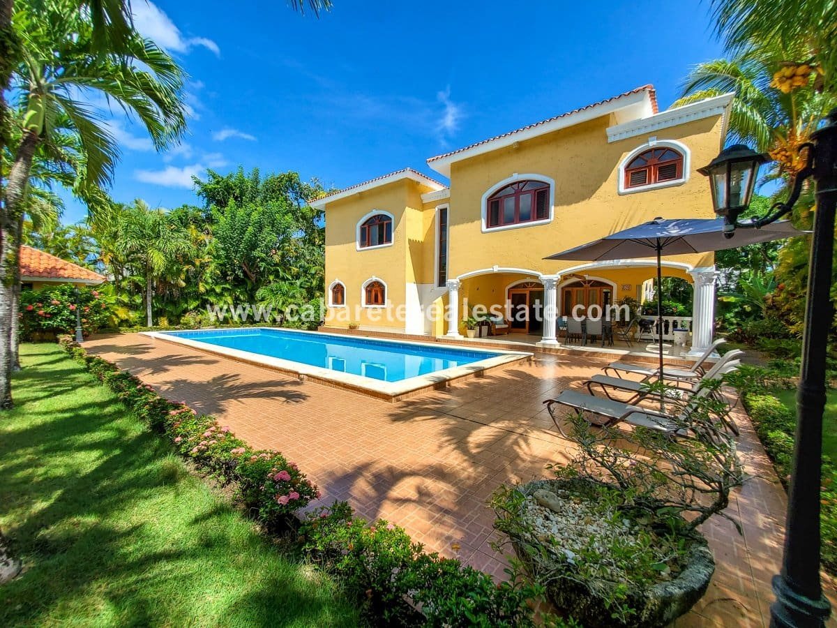 4 Schlafzimmer Villa am Strand in Cabarete Pool Hinterhof 1