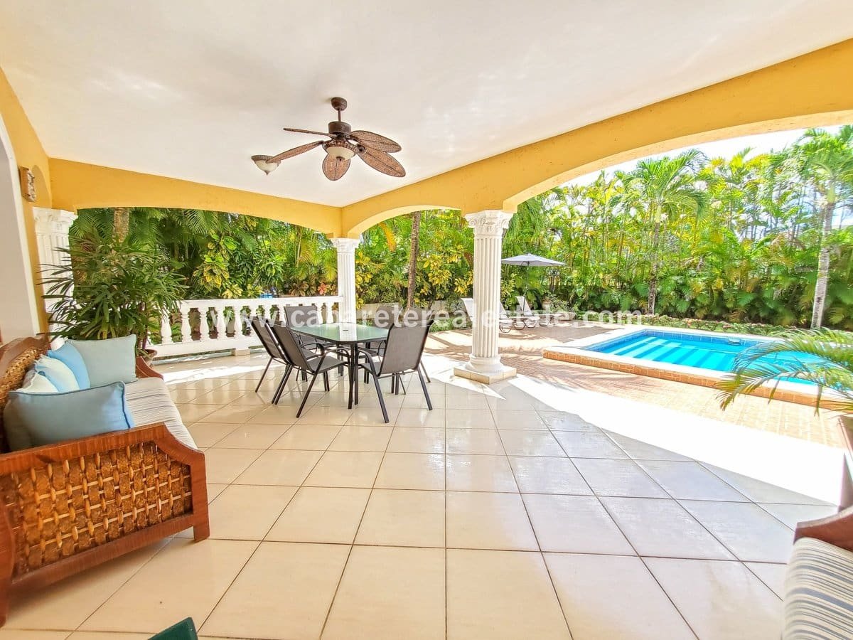 4 Schlafzimmer Villa am Strand in Cabarete Pool Terrasse 1