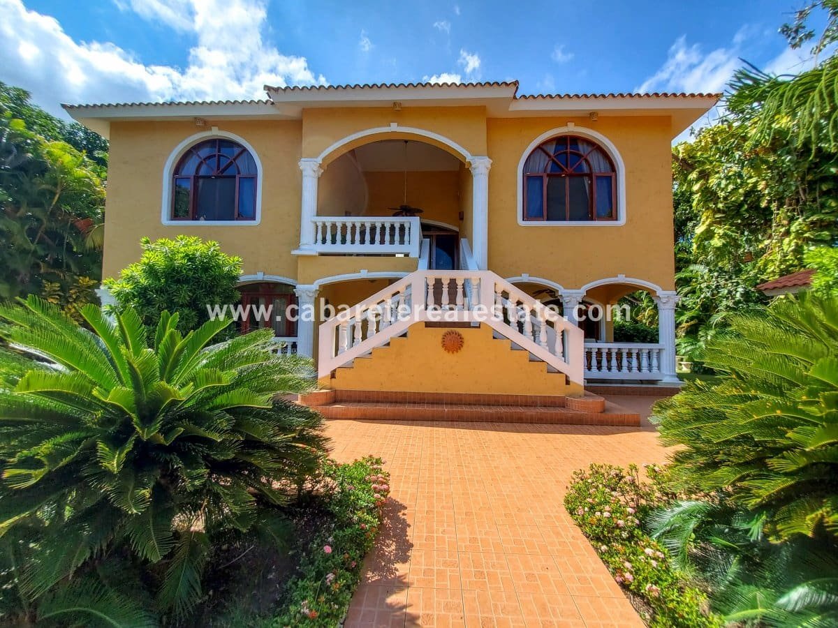 Villa mit 4 Schlafzimmern am Strand in Cabarete villa entry 1
