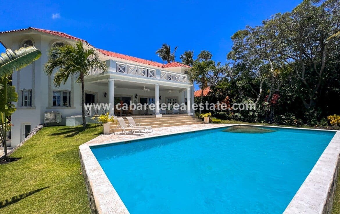 chalet de lujo en venta urbanizacion cerrada 10