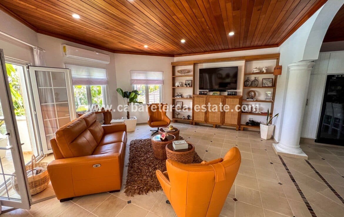 chalet de lujo en venta urbanizacion cerrada 18
