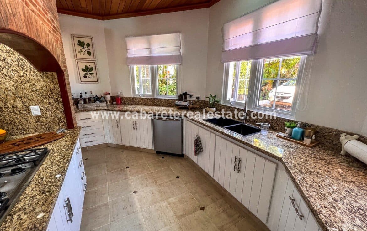 chalet de lujo en venta urbanizacion cerrada 24