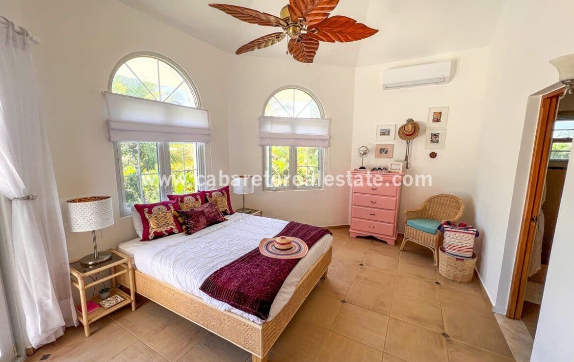 chalet de lujo en venta urbanizacion cerrada 34