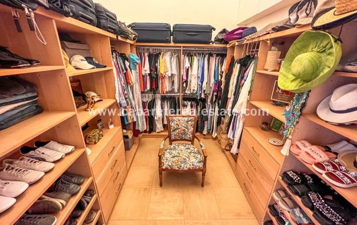 chalet de lujo en venta urbanizacion cerrada 43