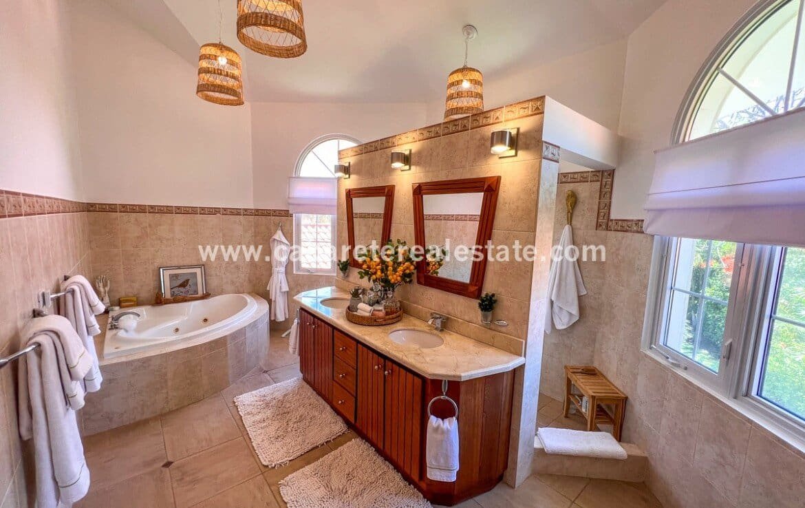chalet de lujo en venta urbanizacion cerrada 45