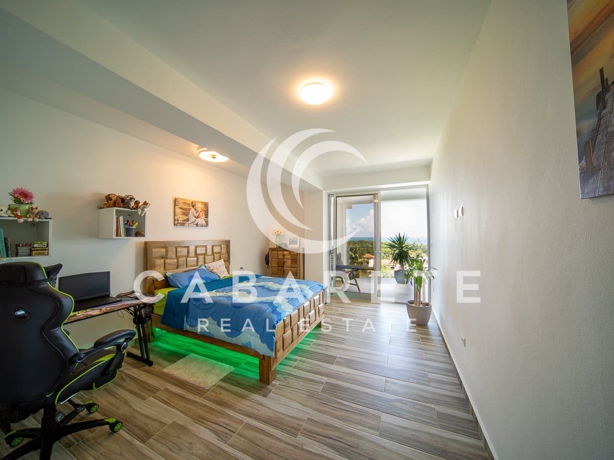 Neues stilvolles Penthouse mit Meerblick 14
