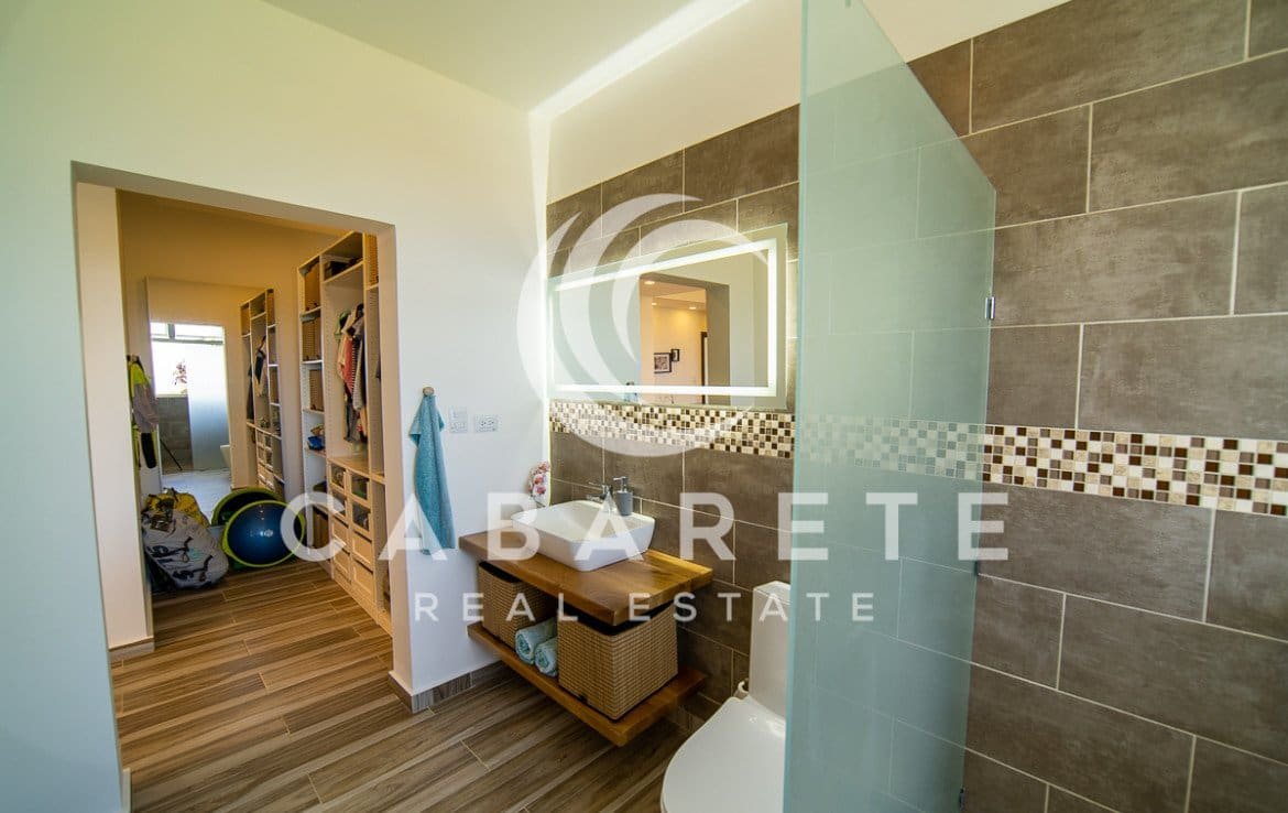 New Stylish Oceanview Penthouse 25