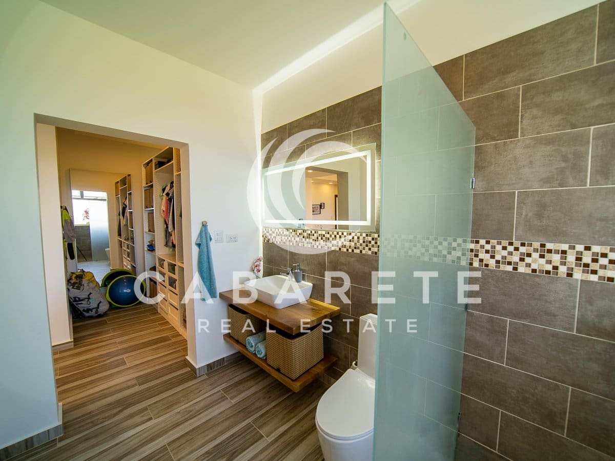 Neues stilvolles Penthouse mit Meerblick 25