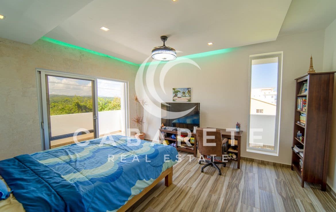New Stylish Oceanview Penthouse 27