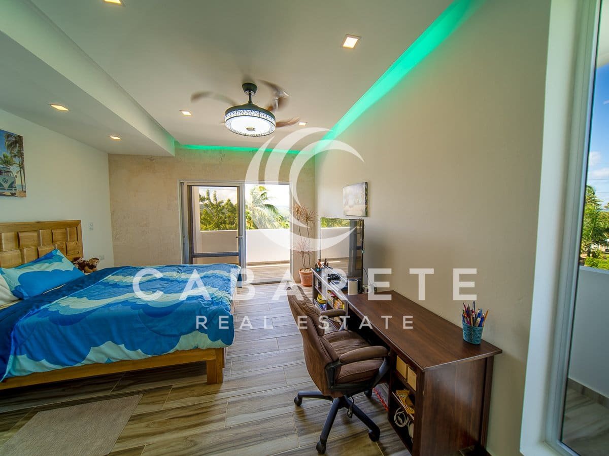 Neues stilvolles Penthouse mit Meerblick 28