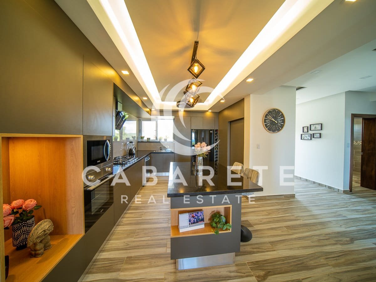Neues stilvolles Penthouse mit Meerblick 3