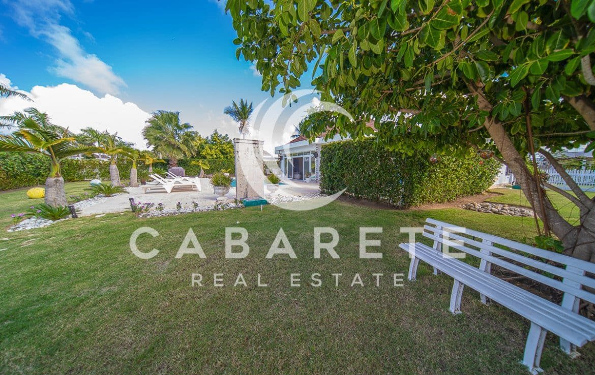 Sunny Caribbean Island Home 21