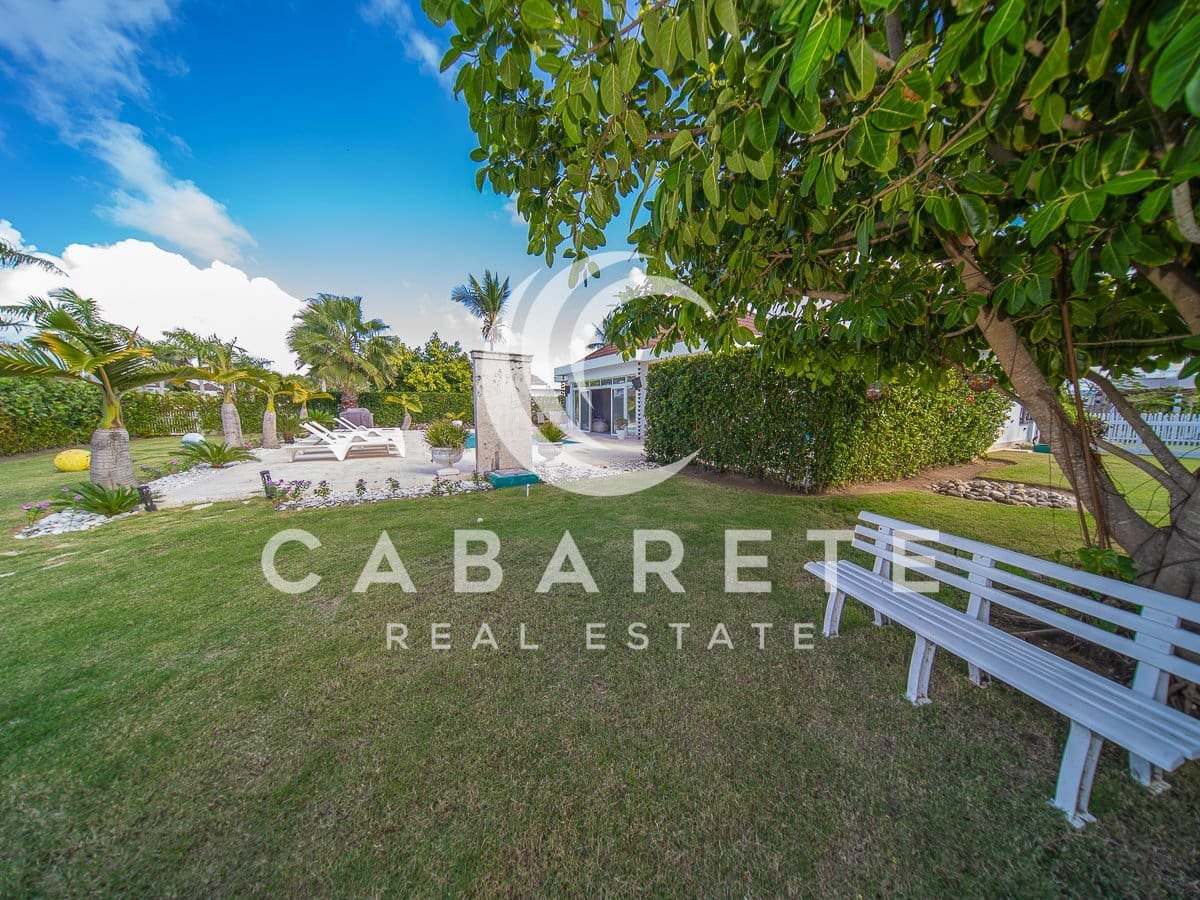 Sunny Caribbean Island Home 21