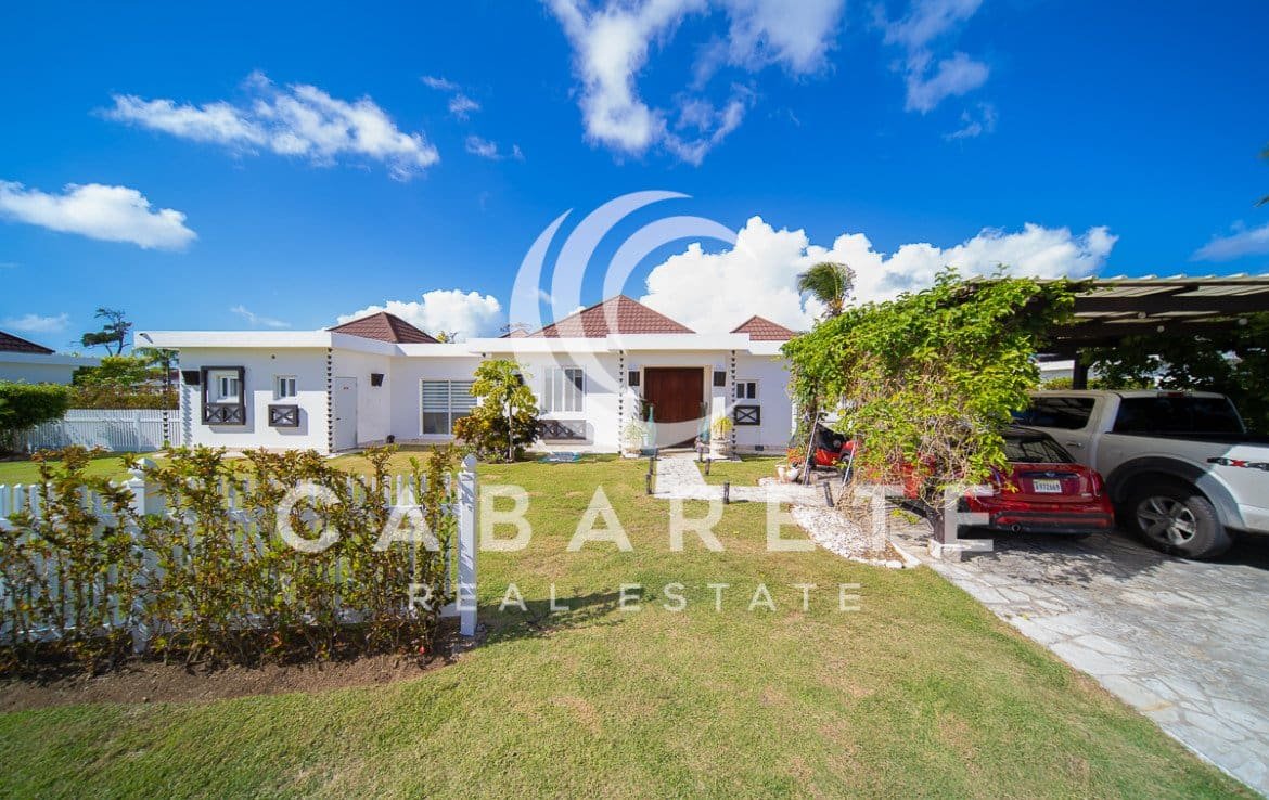 Sunny Caribbean Island Home 23