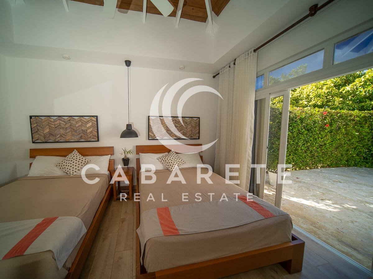 Sunny Caribbean Island Home 32