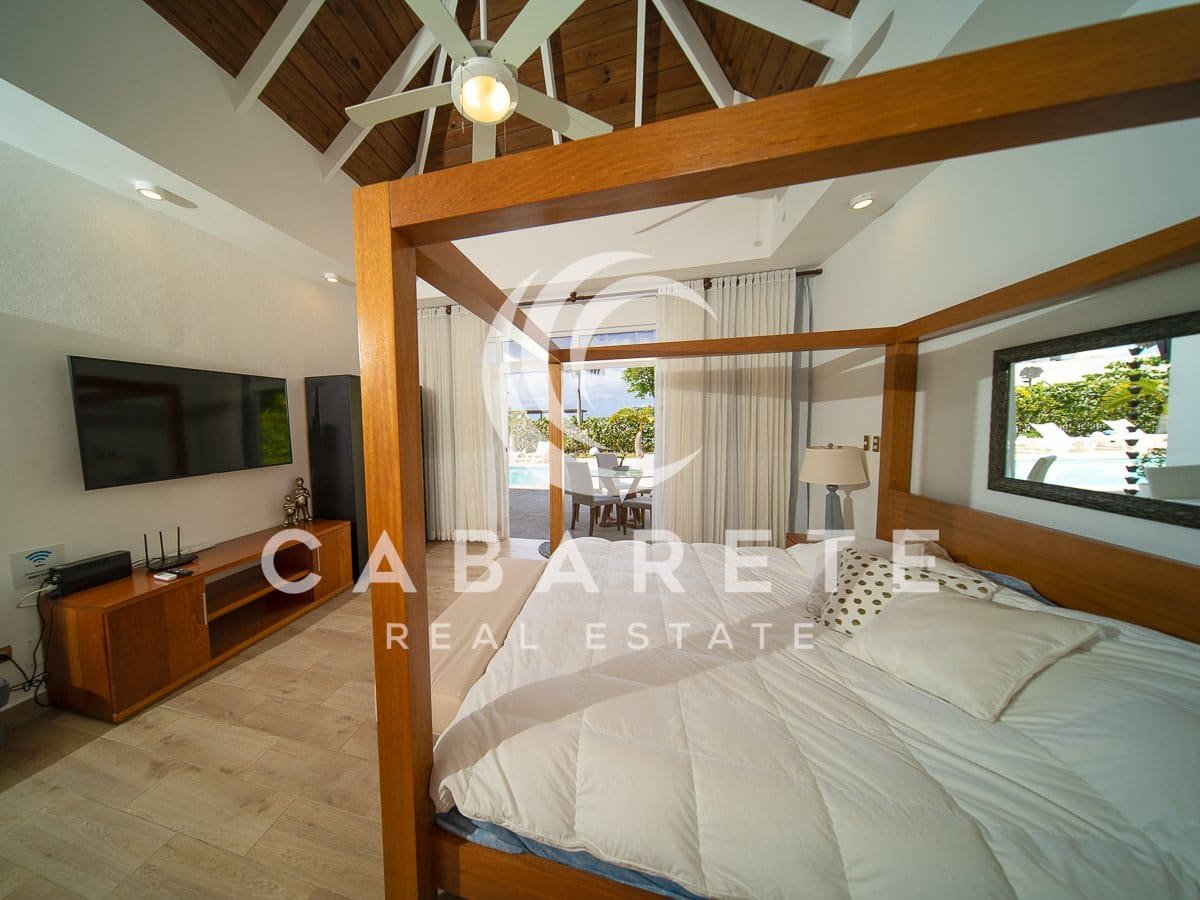 Sunny Caribbean Island Home 35