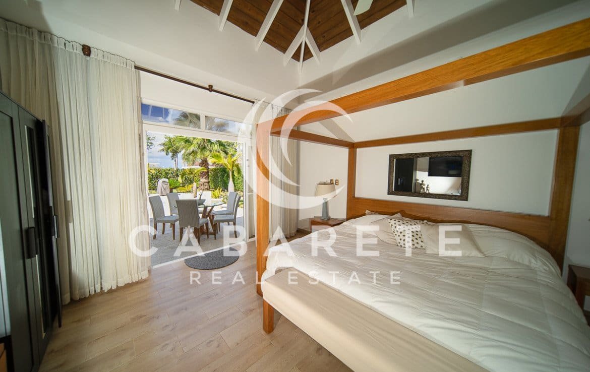 Sunny Caribbean Island Home 36