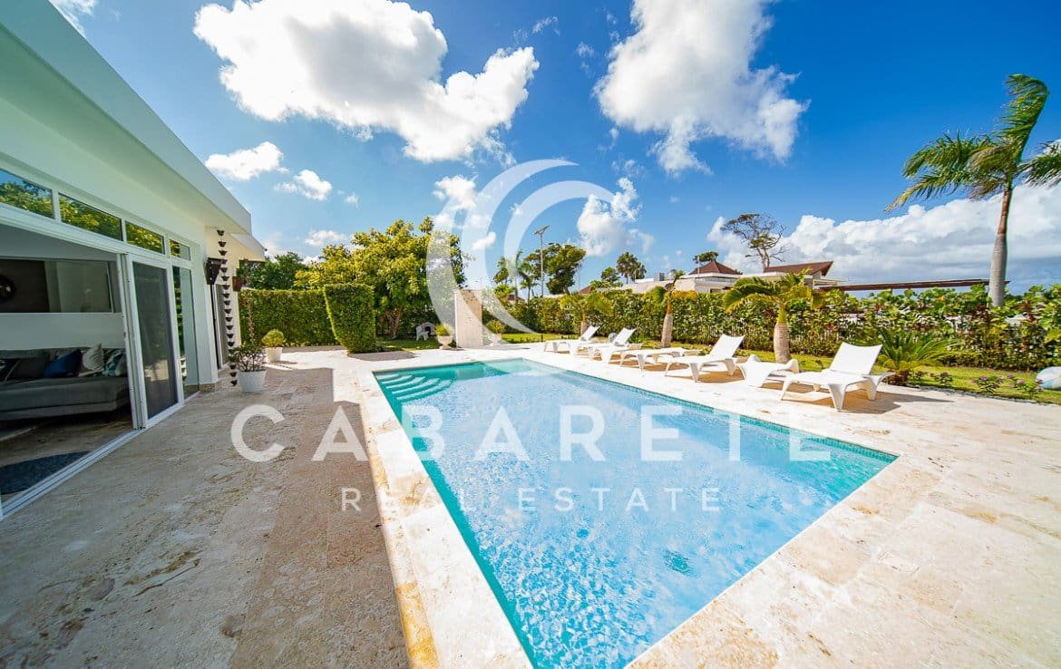 Sunny Caribbean Island Home 39