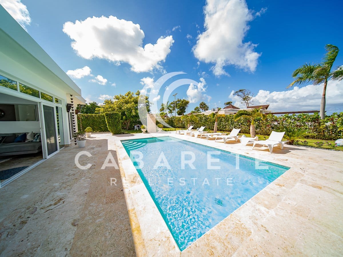 Sunny Caribbean Island Home 39