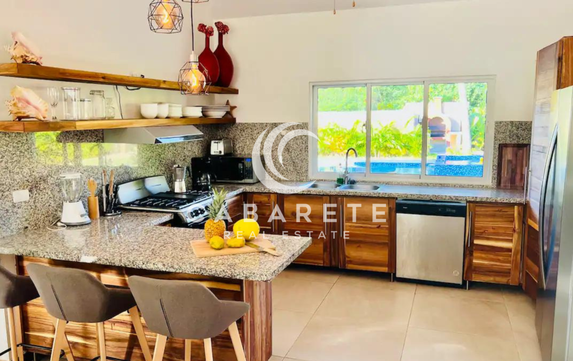9 Bedroom Villa Rental Investment Property 18
