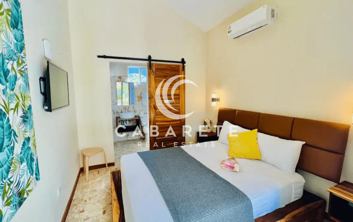 9 Bedroom Villa Rental Investment Property 24