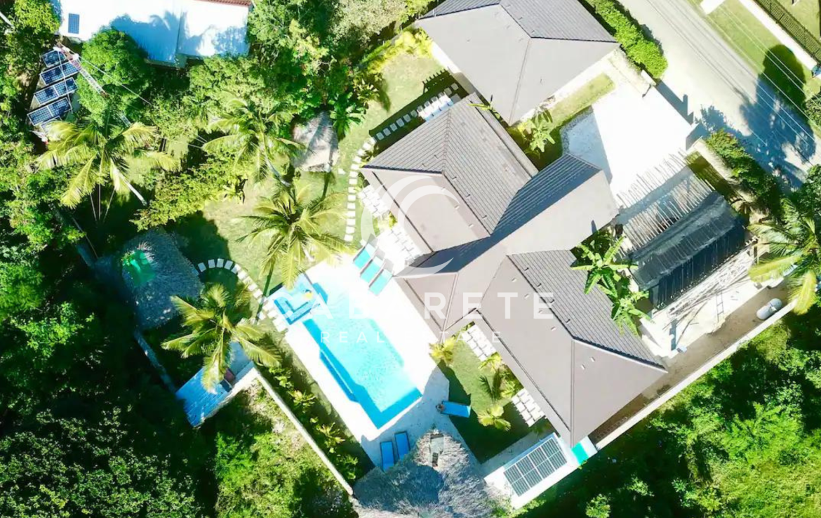 9 Bedroom Villa Rental Investment Property 28