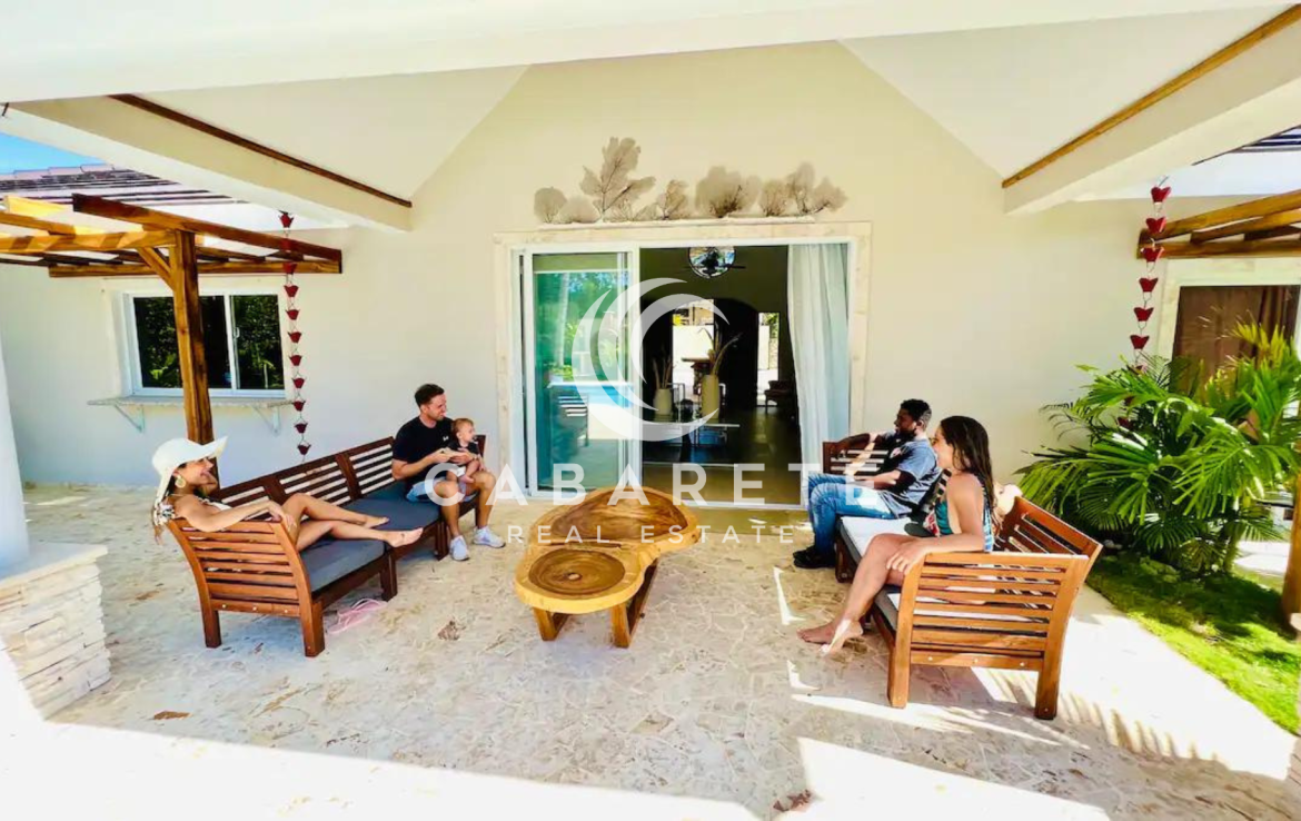 9 Bedroom Villa Rental Investment Property 4