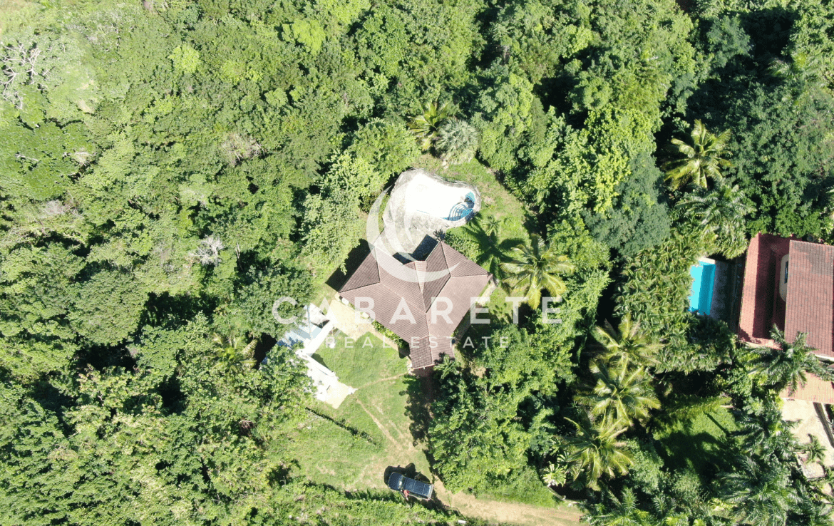 A well-maintained piece of prime land with lush vegetation, located just minutes from the beach in Perla Marina