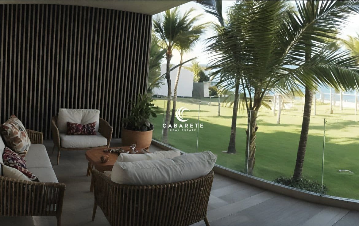 Spacious and stylish 3-bedroom apartment with ocean views, set in a secure beachfront complex with upscale amenities and tropical charm
