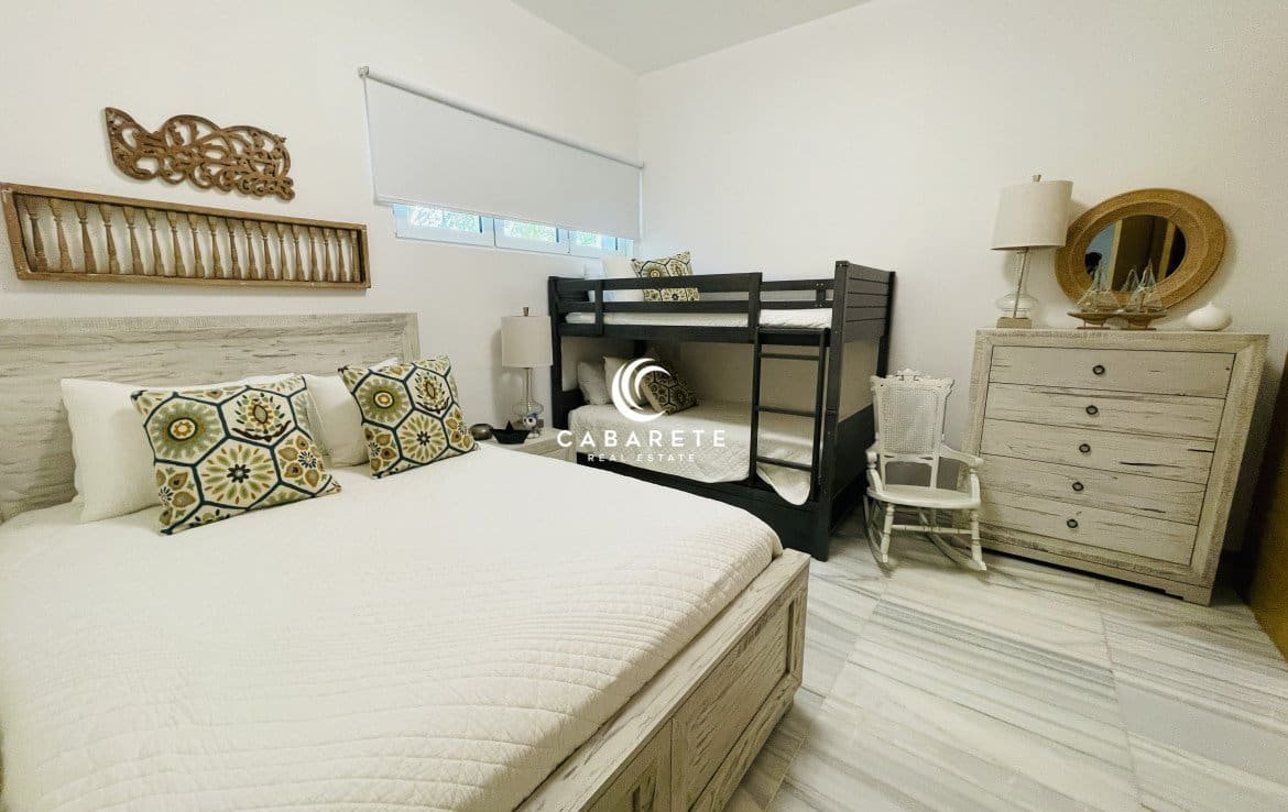 Cozy 3-bedroom apartment with modern furnishings and stunning beach views