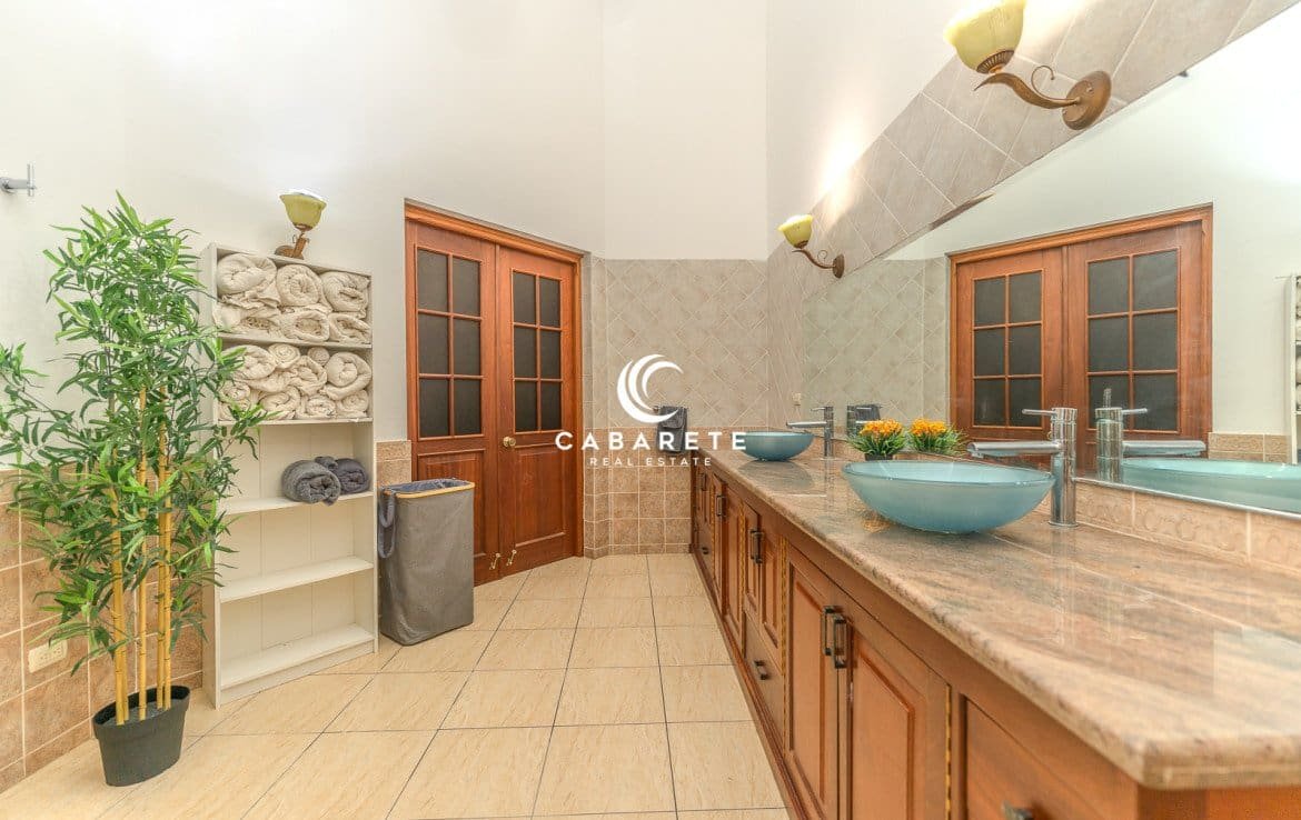 Spacious 5 Bedroom Home in Cabarete Beachfront Community (12)