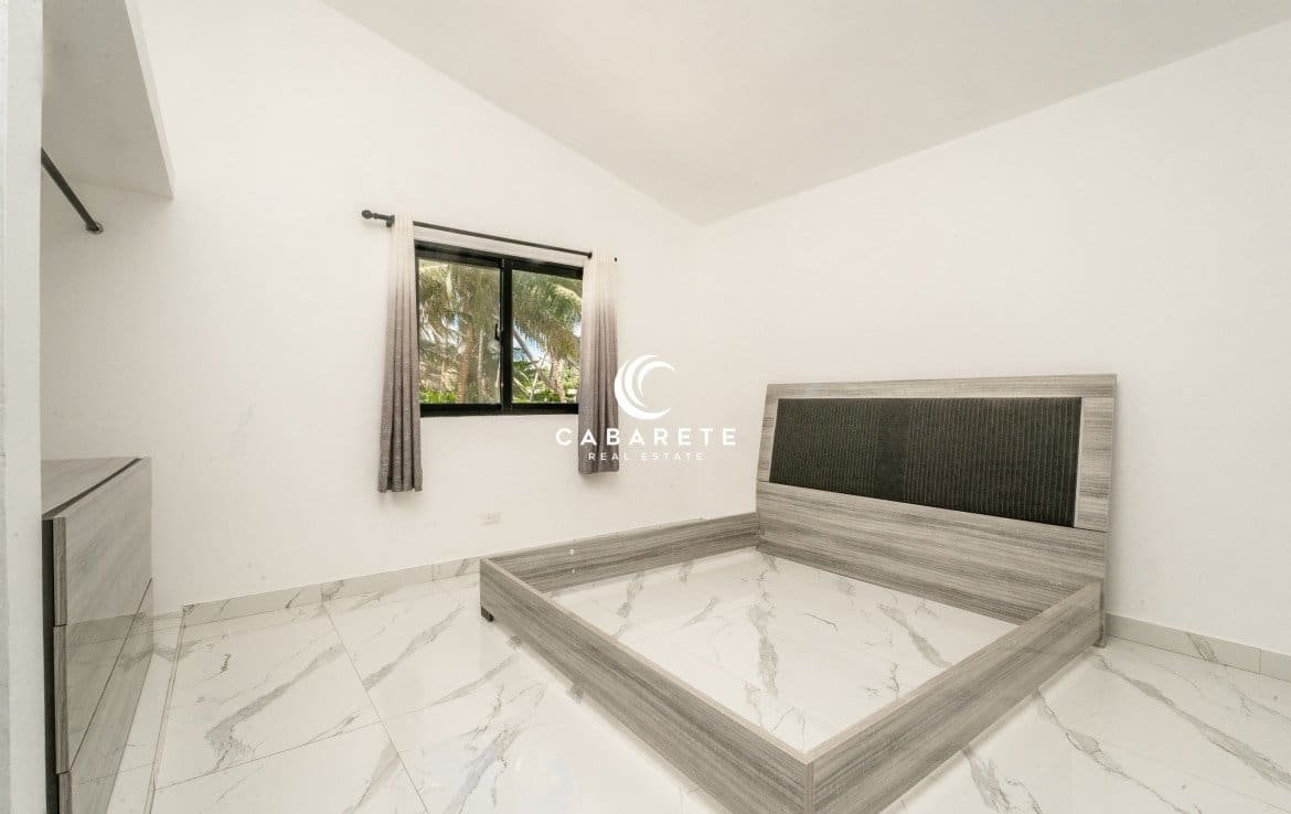Chambre élégante dans une maison de 4 chambres en bord de mer à vendre à Cabarete, Puerto Plata, avec vue sur l'océan et design moderne.
