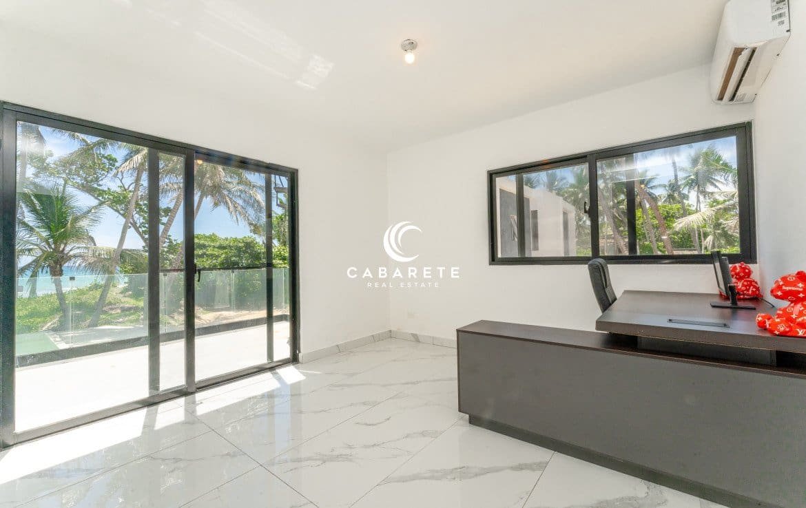 Belle chambre dans une maison de 4 chambres en bord de mer à vendre à Cabarete, Puerto Plata, avec vue sur l'océan et design moderne.