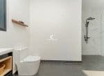 Salle de bain moderne avec douche à l'italienne à Cabarete