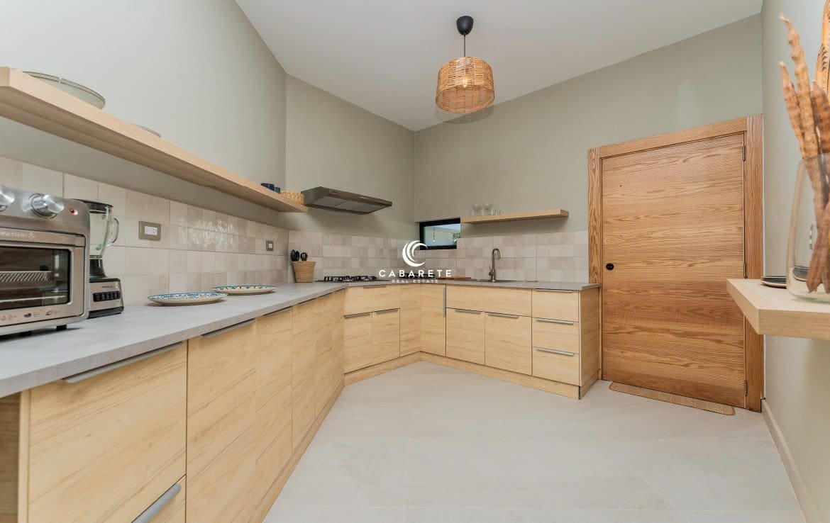 Modern Kitchen with Island in Encuentro Studio