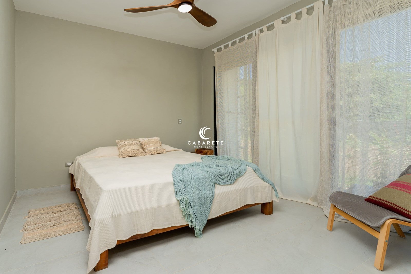 Amplia habitación con acceso al patio en Cabarete