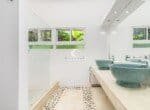 Coastal Villa: Luxury Living Bathroom 3