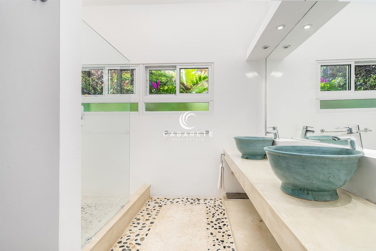 Coastal Villa: Luxury Living Bathroom 3
