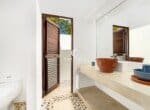 Coastal Villa: Luxury Living Bathroom 1