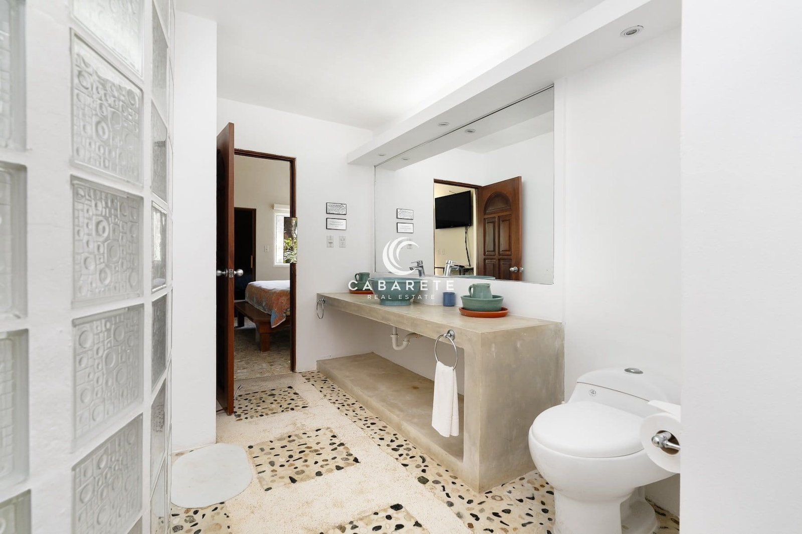 Coastal Villa: Luxury Living Bathroom 2