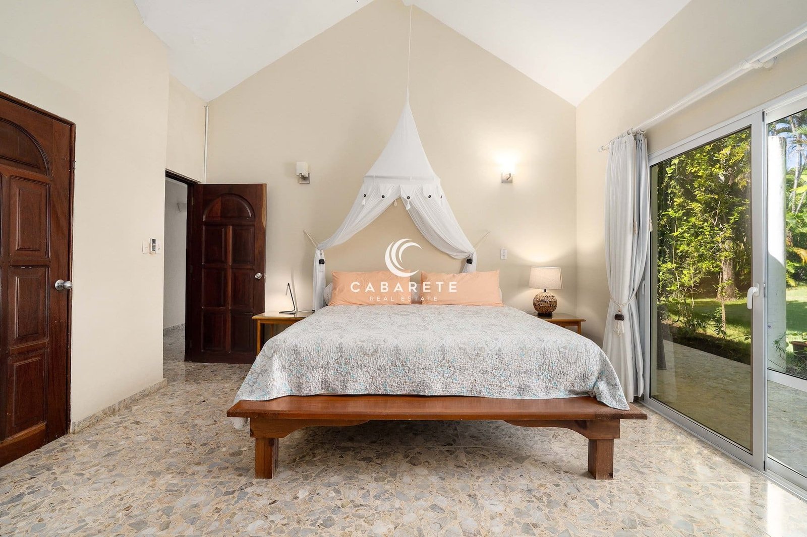 Coastal Villa: Luxury Living Bedroom 3