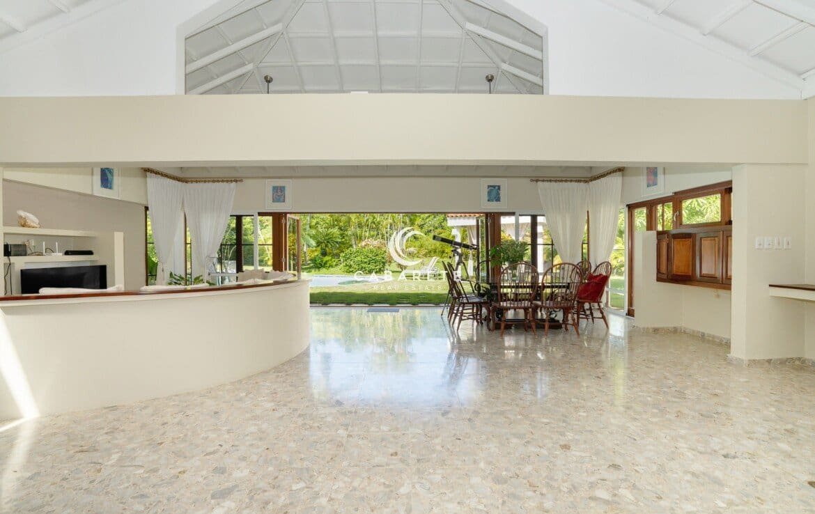 Coastal Villa: Luxury Living Area