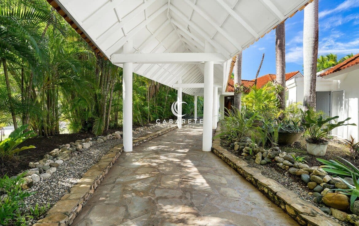 Coastal Villa: Luxury Living