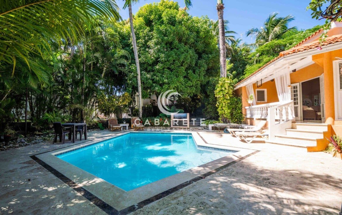 Caribbean Style Encuentro Villa Garden with Poo